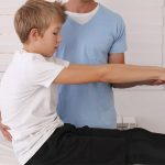 حرکات ورزشی برای درمان اسکولیوز در خانه